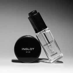 Barbara Palvin in AMC Eyeliner Gel 77